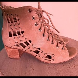 Buckle brand Tan size 7 women’s shirt heels